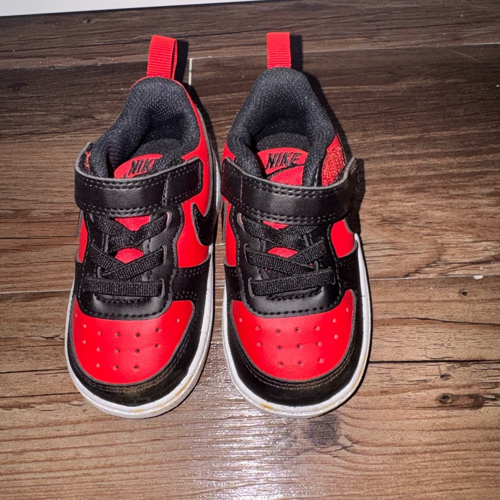 Nike Kids Black and Red Sneakers